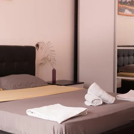Big In Bucharest's Center. Βουκουρέστι